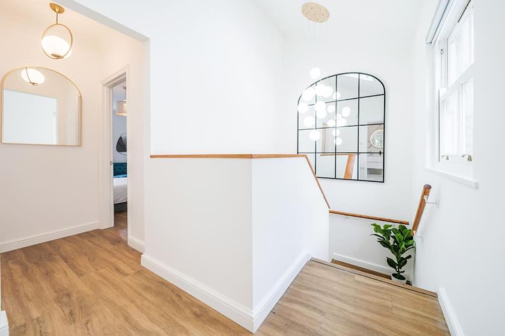 Vila House 10 Mins To Tower Bridge Hot Tub & Parking Londýn Exteriér fotografie