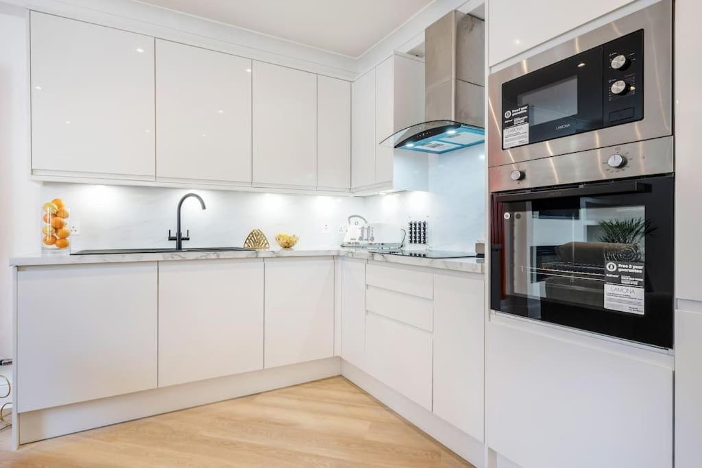 Vila House 10 Mins To Tower Bridge Hot Tub & Parking Londýn Exteriér fotografie