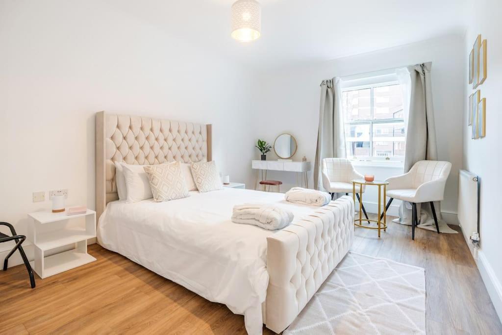Vila House 10 Mins To Tower Bridge Hot Tub & Parking Londýn Exteriér fotografie