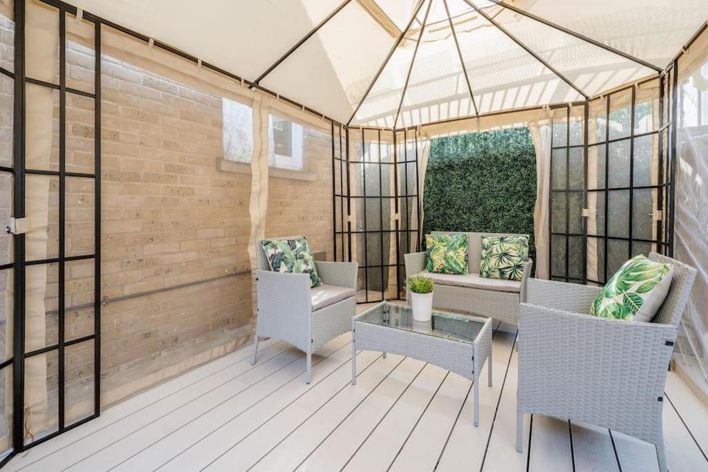 Vila House 10 Mins To Tower Bridge Hot Tub & Parking Londýn Exteriér fotografie